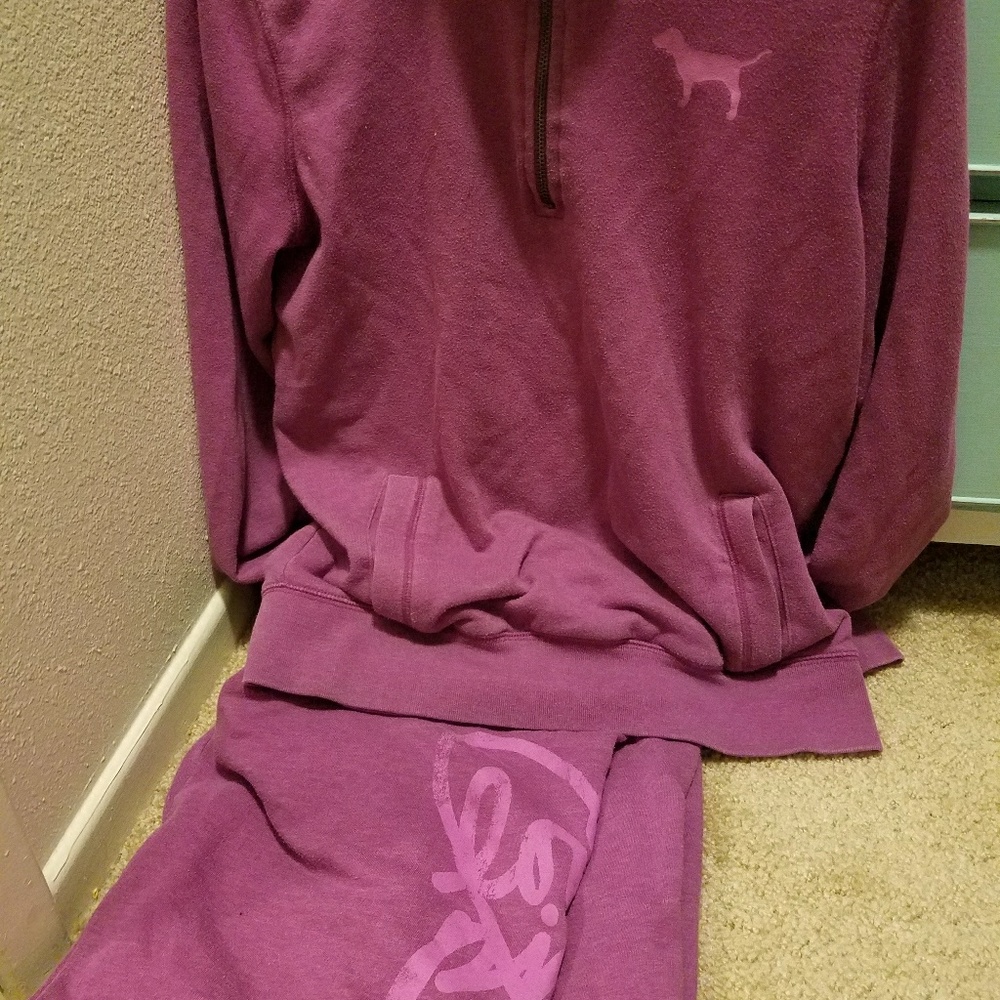 VS sweatsuit